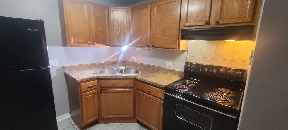 Building Photo - 6205 S Michigan Ave