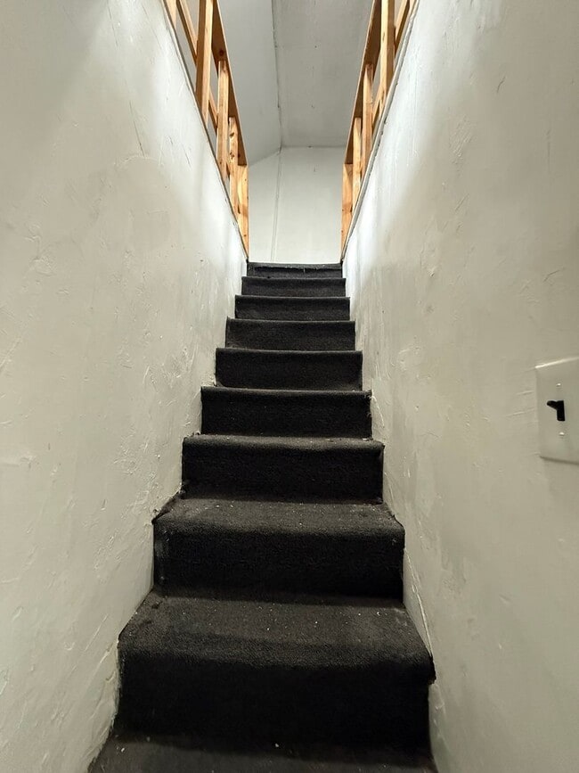 Building Photo - Nice size house for rent freshly done