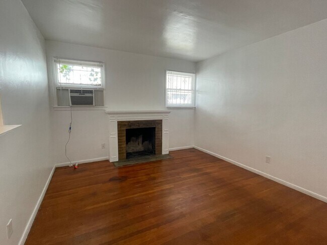 Building Photo - 1240-1246.5-12465 Tamarind Ave