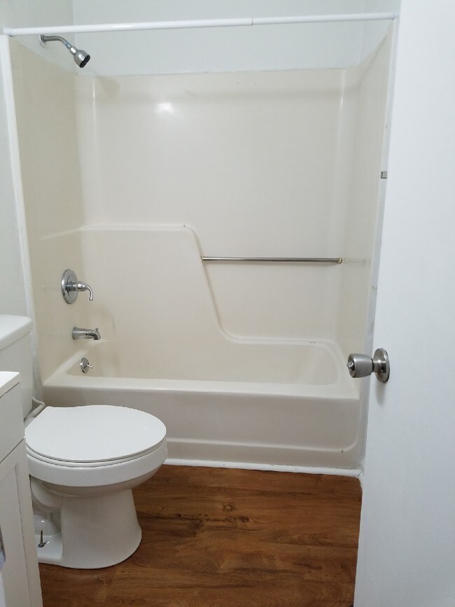 Building Photo - 121 Pine Valley Dr