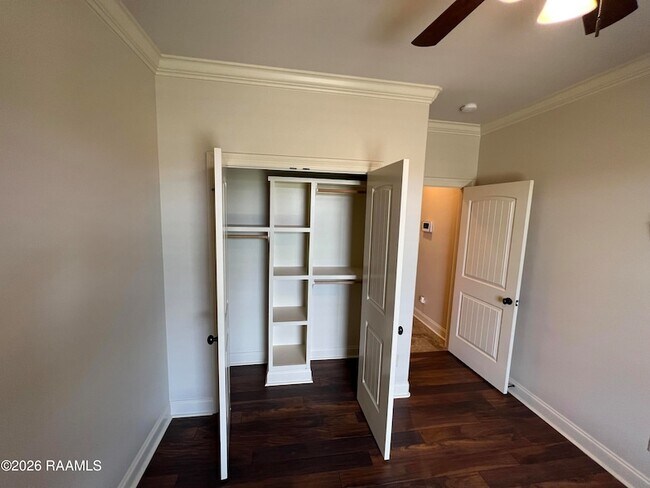 Building Photo - 204 Crenshaw Dr