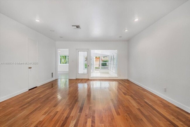 Building Photo - 613 NE 17th Terrace