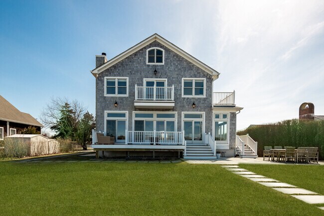Building Photo - 15 Middle Pond Ln