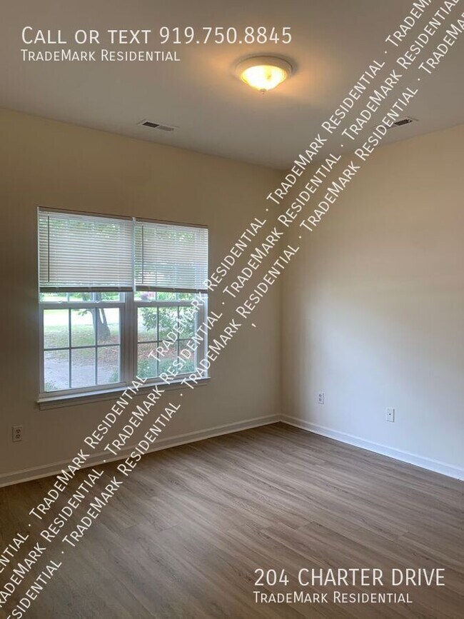 Building Photo - 204 Charter Dr