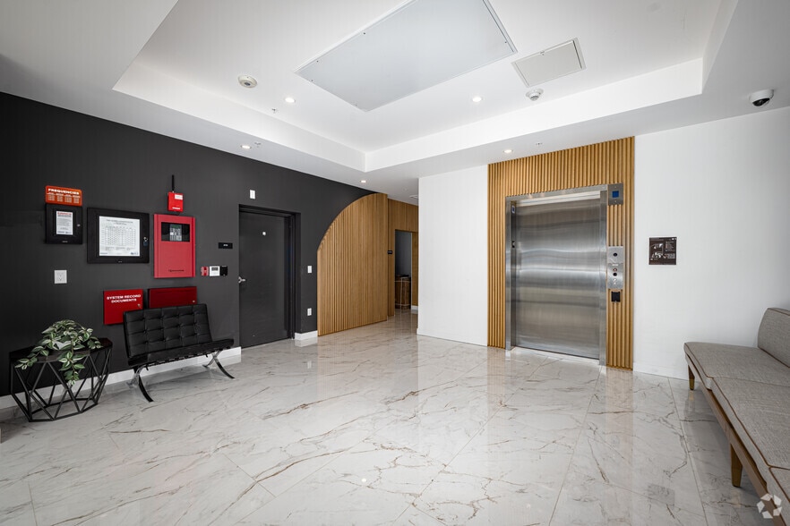 Lobby Photo - 748 S Irolo