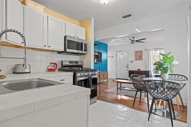 Building Photo - 1167 Ridgeway Dr