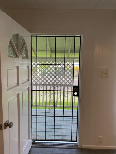 Heavy Duty deadbolt screen provides security and fresh air - 1594 Kaunala Pl
