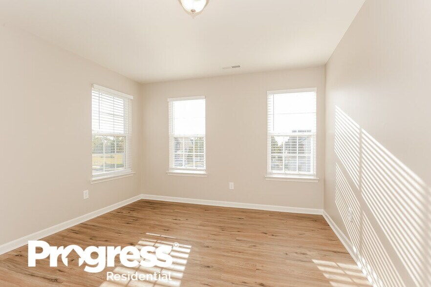 Building Photo - 3014 Commonwealth Dr
