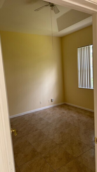 Building Photo - 6221 Spring Lake tr