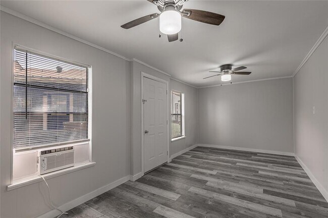 Building Photo - 78 Westwood Dr W