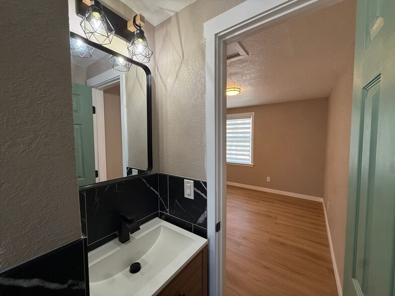 Building Photo - 39 Sunflower Rd