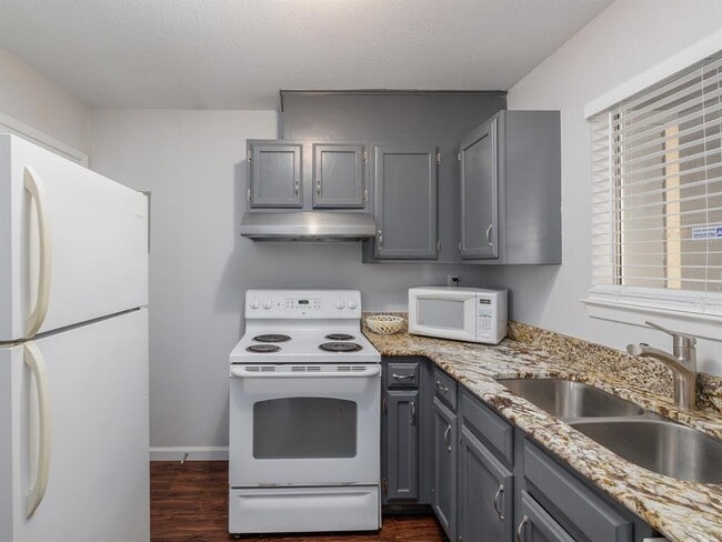 Building Photo - 3004 Speedway