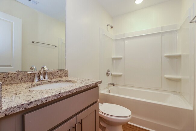 Building Photo - 3 Bedroom in Hanahan, SC