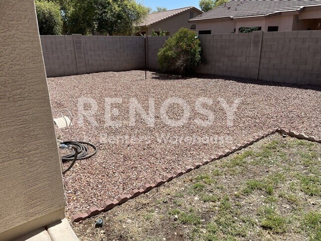 Building Photo - Your New 3 BD/2 BA Home in Surprise!