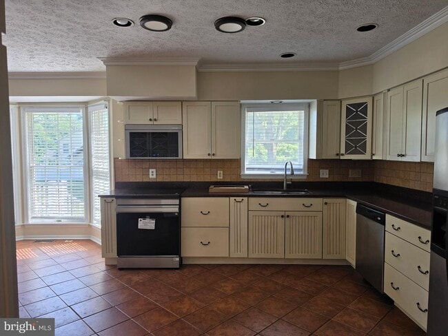 Building Photo - 101 Tarks Ln