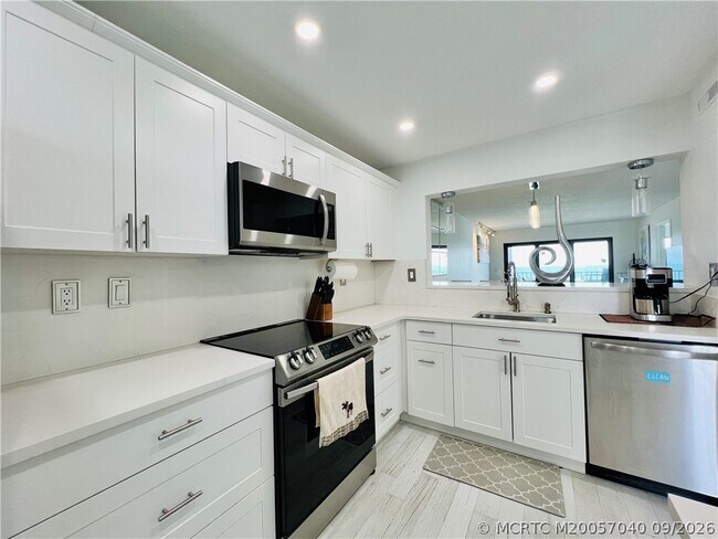 Building Photo - 9400 S Ocean Dr