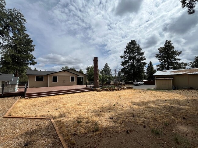 Building Photo - Amazing 4 Bed/3 Bath Home on One Acre with Large Shop – In Home Child Care Opportunity