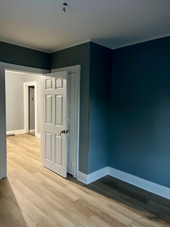 Building Photo - 35 James St