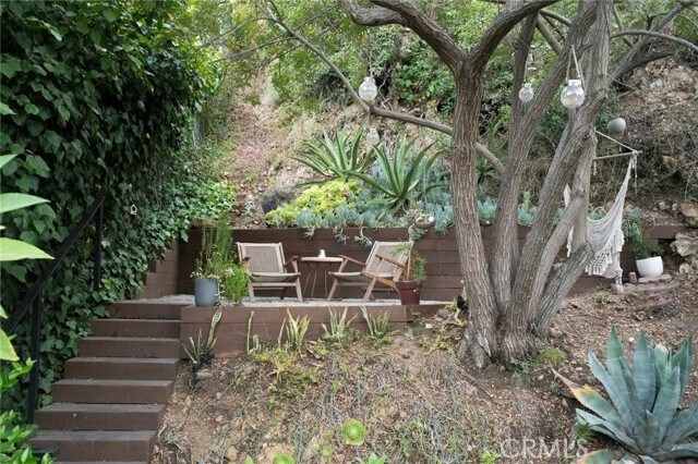 Building Photo - 2527 Canyon Dr
