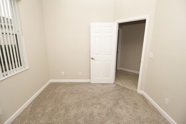 Building Photo - 523 Gardendale Cir SE