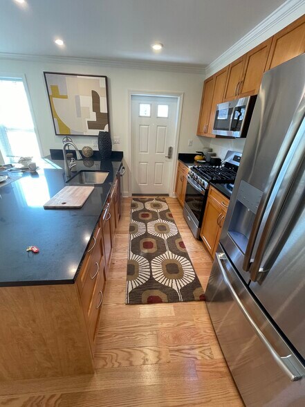 Building Photo - 302 Paine Ct