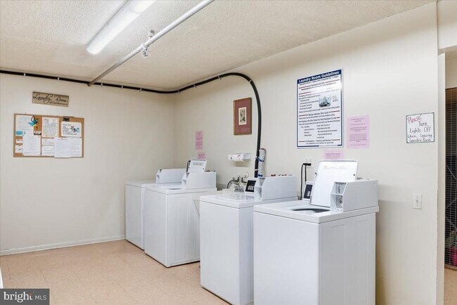 Building Photo - 1745 Edgewood Hill Cir