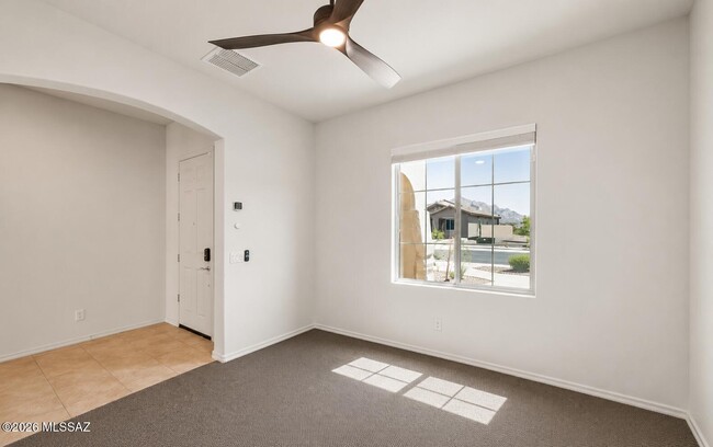 Building Photo - 719 E Danum Vly Dr