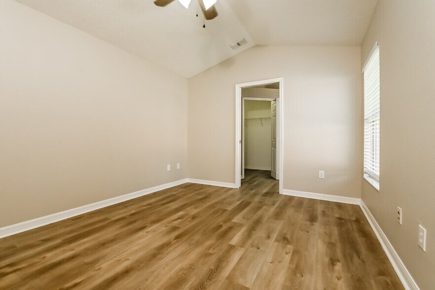 Building Photo - 6127 Skylarkcrest Dr