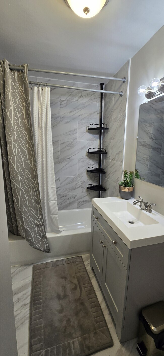 Building Photo - 1824 Tiger Flowers Dr NW