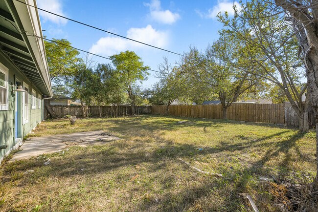 Building Photo - 3007 Steck Ave