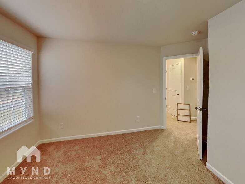 Building Photo - 164 Everglade Wy
