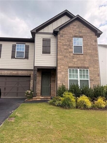 Building Photo - 215 Foxhill Dr