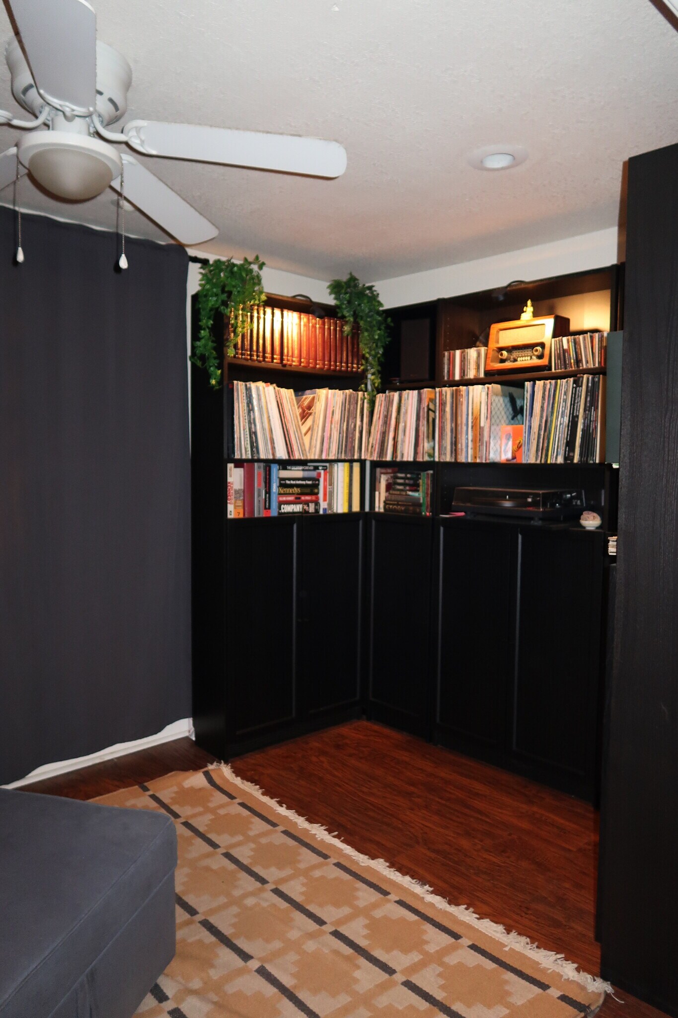 Building Photo - 11002 Lakeside Dr