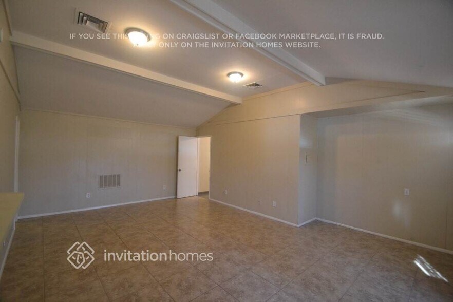 Building Photo - 6116 W Claremont St