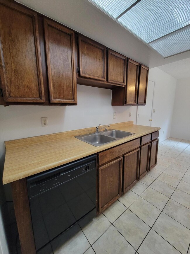 Building Photo - 7716 Iroquois Dr