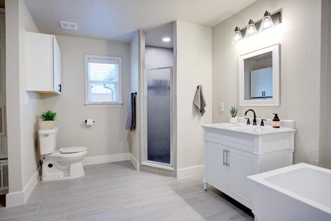 Building Photo - 5709 Walraven Cir