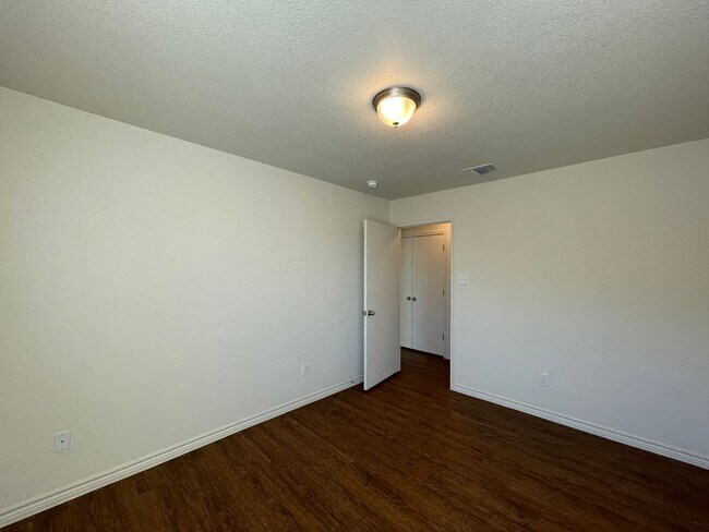 Building Photo - 1529 Justin Lp