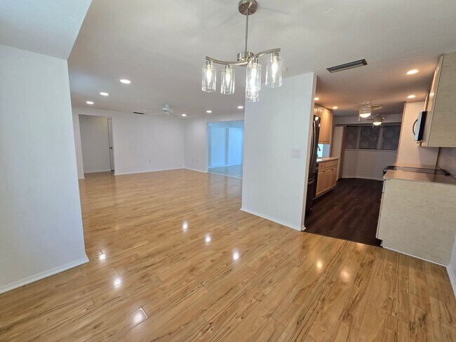 Building Photo - Charming 2 Bed / 2 Bath Home in Venice Gar...
