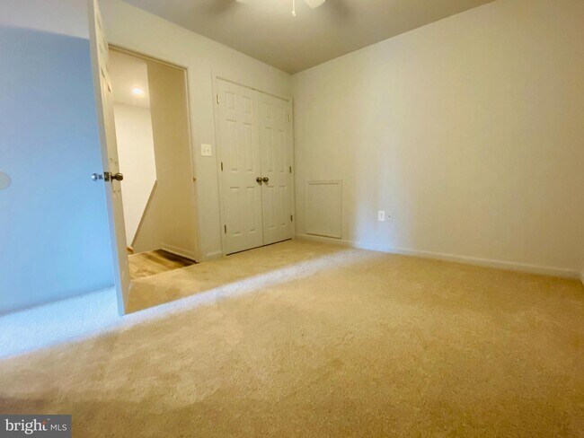 Building Photo - 5147 Mallards Landing Dr