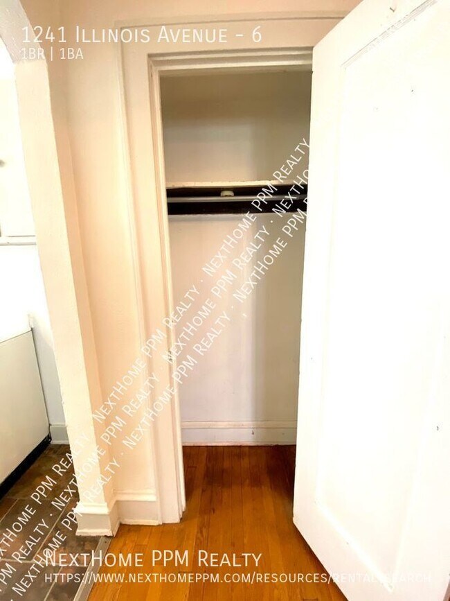 Building Photo - Dormont 1 Bedroom with heat included. Octo...