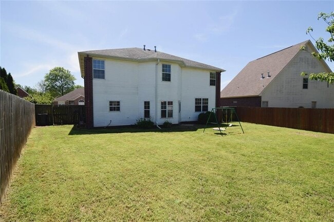 Building Photo - 6113 W Pleasant Dr