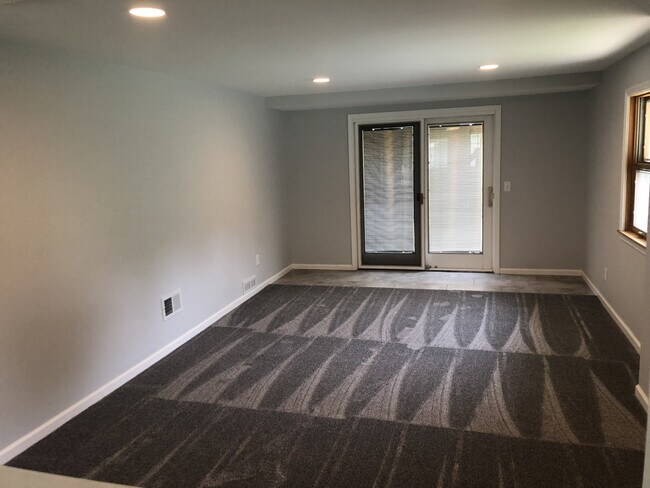 Building Photo - 104 Linden