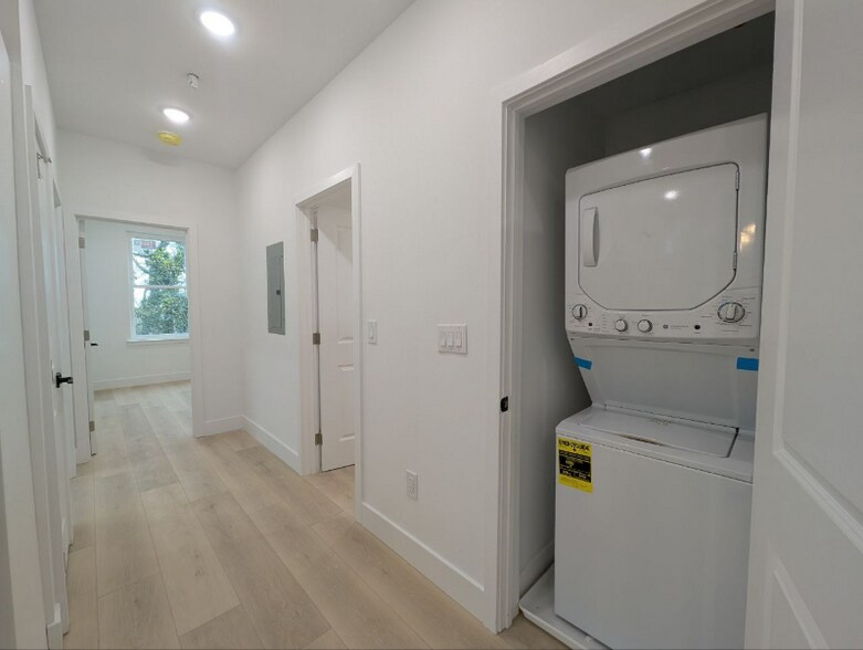 Building Photo - 835 N 63rd St