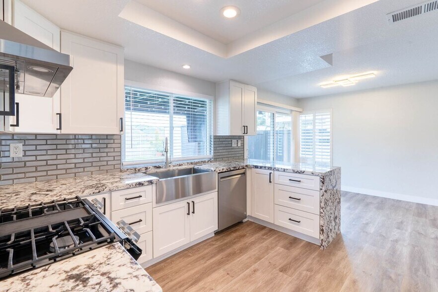 Building Photo - 4744 Golden Ridge Dr