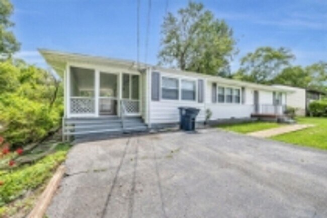 Building Photo - Beautiful update home in East Ridge