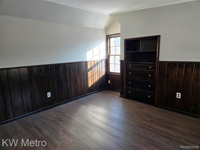 Building Photo - 1305 Collegewood St
