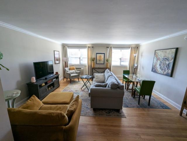 Primary Photo - 1 bedroom in CHICAGO IL 60625