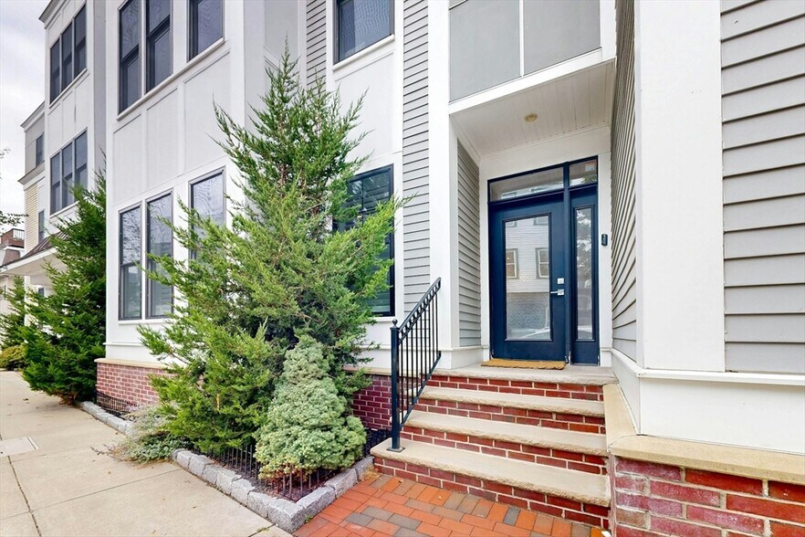 Building Photo - 154 W 8th St