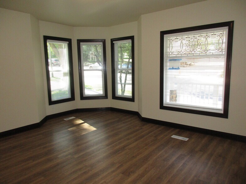 Building Photo - 141 E Gorham St