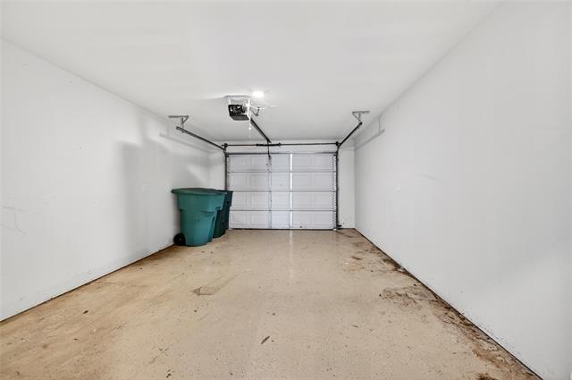 Building Photo - 704 E Sycamore St